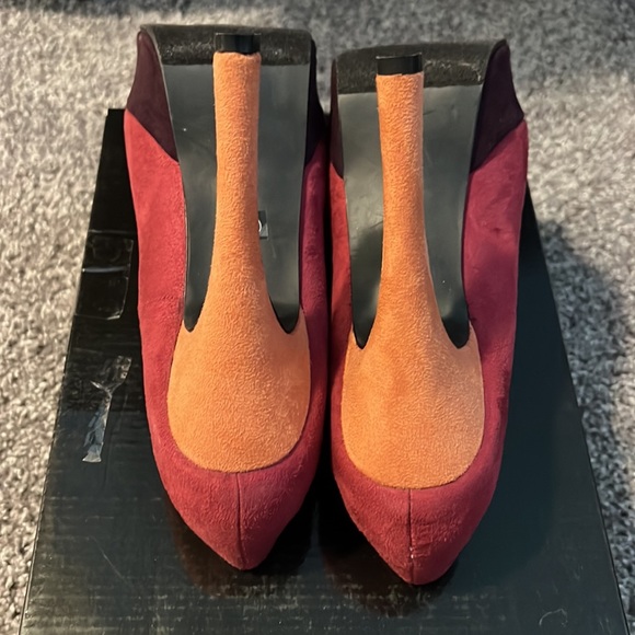 Multi-colored Just Fabulous platform heels. Size 9. - Picture 4 of 6